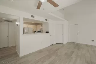 Photo #5: 2430089 Listing