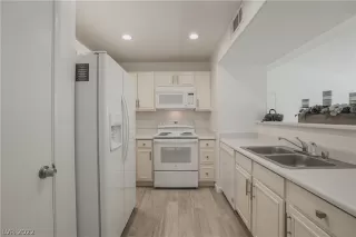 Photo #6: 2430089 Listing