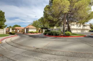 Photo #3: 2430109 Listing 