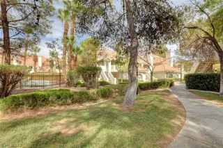 Photo #5: 2430109 Listing 
