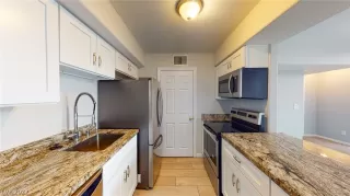 Photo #5: 2430128 Listing 