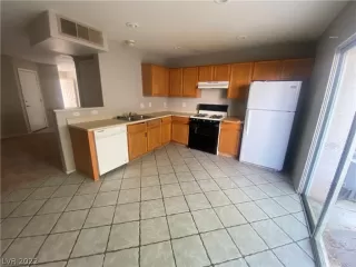 Photo #3: 2430152 Listing