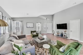 Photo #2: 2430158 Listing 