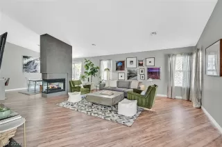 Photo #3: 2430158 Listing 