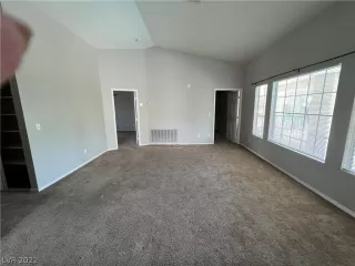 Photo #4: 2430169 Listing 