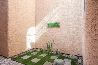 Photo #5: 2430175 Listing 