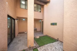 Photo #6: 2430175 Listing 