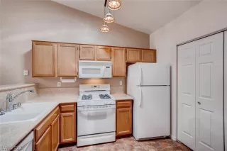 Photo #4: 2430188 Listing 