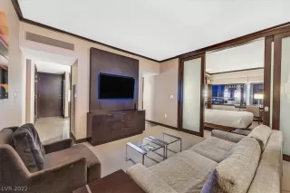 Photo #4: 2430189 Listing