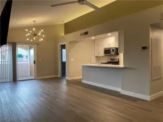 Photo #1: 2430196 Listing 