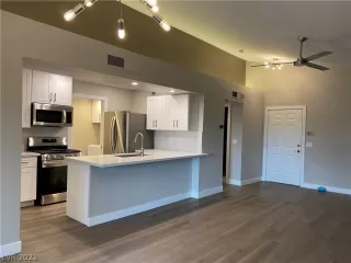 Photo #2: 2430196 Listing 