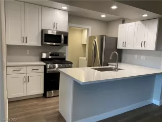 Photo #4: 2430196 Listing 