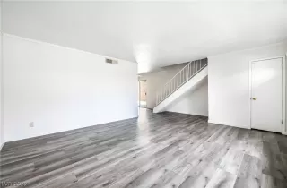 Photo #6: 2430202 Listing