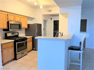 Photo #6: 2430233 Listing 