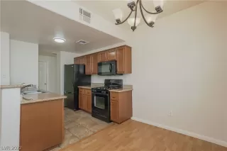 Photo #3: 2430296 Listing 