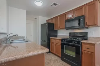 Photo #5: 2430296 Listing 