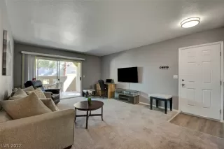 Photo #3: 2430300 Listing