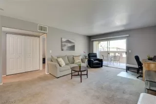 Photo #4: 2430300 Listing