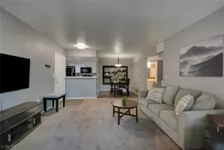 Photo #5: 2430300 Listing