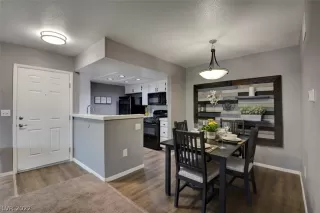 Photo #6: 2430300 Listing