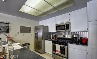 Photo #4: 2430324 Listing 