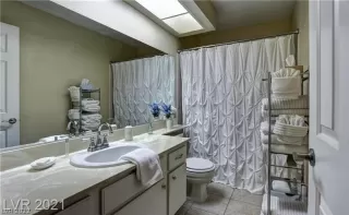 Photo #5: 2430324 Listing 