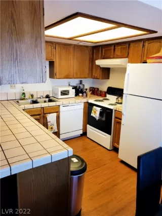 Photo #3: 2430330 Listing