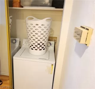 Photo #5: 2430330 Listing