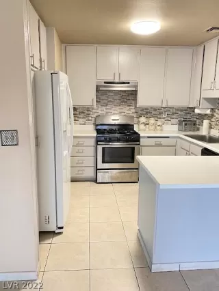 Photo #6: 2430332 Listing 