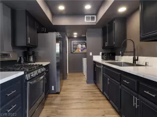 Photo #4: 2430348 Listing