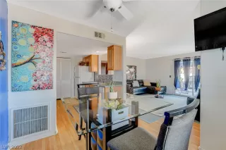 Photo #5: 2430371 Listing