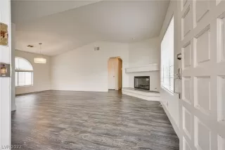 Photo #4: 2430380 Listing 