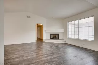 Photo #6: 2430380 Listing 