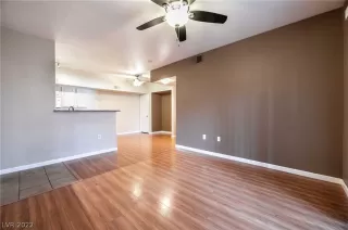 Photo #5: 2430392 Listing 