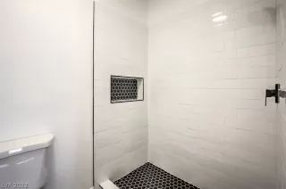 Photo #3: 2430396 Listing