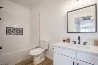 Photo #4: 2430396 Listing