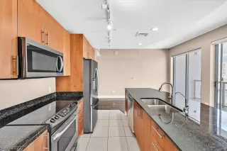 Photo #3: 2430404 Listing 