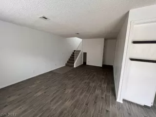 Photo #6: 2430432 Listing