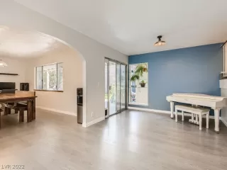 Photo #3: 2430448 Listing