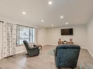 Photo #4: 2430448 Listing