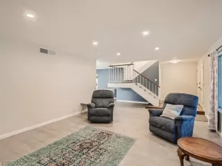 Photo #5: 2430448 Listing