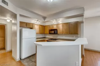 Photo #3: 2430472 Listing