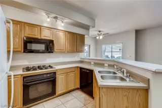 Photo #4: 2430472 Listing