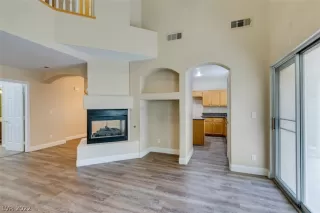 Photo #5: 2430484 Listing