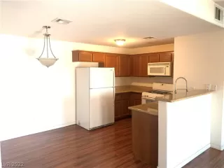 Photo #3: 2430491 Listing 