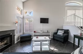 Photo #4: 2430493 Listing