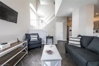 Photo #6: 2430493 Listing