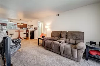 Photo #6: 2430509 Listing 