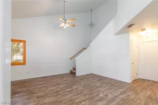 Photo #3: 2430524 Listing 