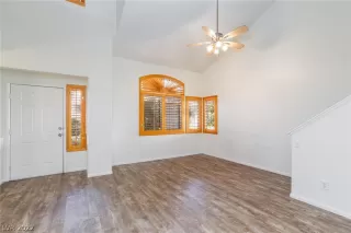 Photo #4: 2430524 Listing 